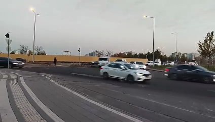 Işıksız kavşak vatandaşları bezdirdi