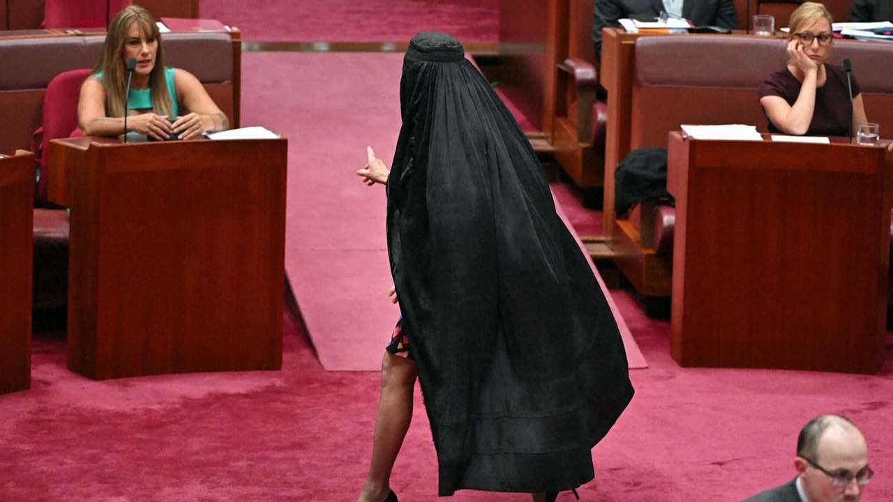 Australisches Parlament suspendiert Senatorin Pauline Hanson wegen Burka im Parlament