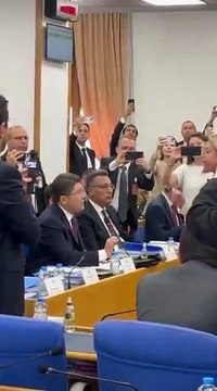 CHP’li vekilden siyah zarf şovu: Bakan Tunç’tan anladığı dilden cevap