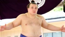 Un ucraniano huido de la guerra es la nueva estrella del sumo: primer título para Aonishiki