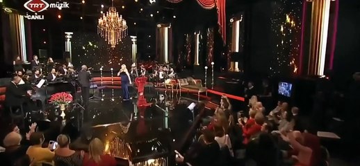 Muazzez Ersoy - Karadır Kaşların Ferman Yazdırır (CANLI)