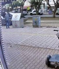 Ekmek almaya giden yaşlı adam kepçenin altında kalarak can verdi