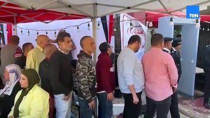 طوابير الرجال تمتد أمام مدخل اللجان في الدقهليه  في مشهد يعكس حضورًا انتخابيًا لافتًا