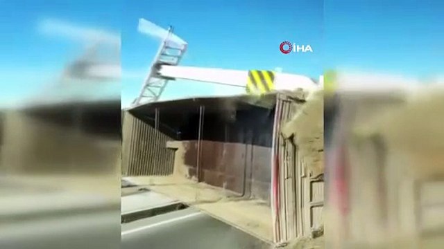 Açılan kamyon damperi kamera ve aydınlatma direklerini yıktı