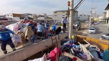 Bir ‘çöp ev’ vakası daha: 10 kamyon çöp çıktı