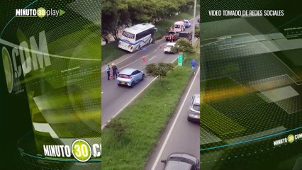 Tragedia en la Autopista Sur  mujer falleció cerca a Ayurá tras ser atropellada por un bus