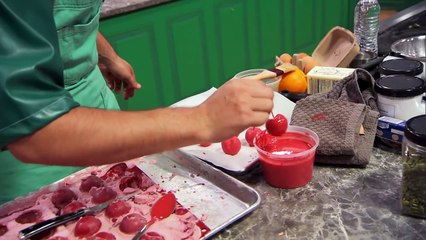 Holiday Baking Championship S12E04