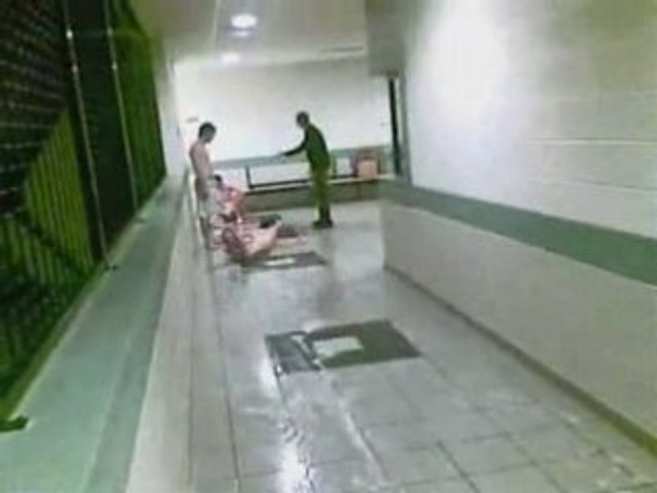 régis et son frere font des glissades