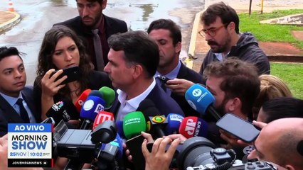 Flávio Bolsonaro DETONA situação do PAI na PRISÃO: “CRUELDADE e ROUBO de direitos”