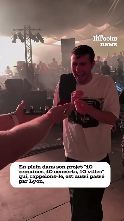 Fred Again.. reçoit une couronne de clés USB de la part d’un fan !