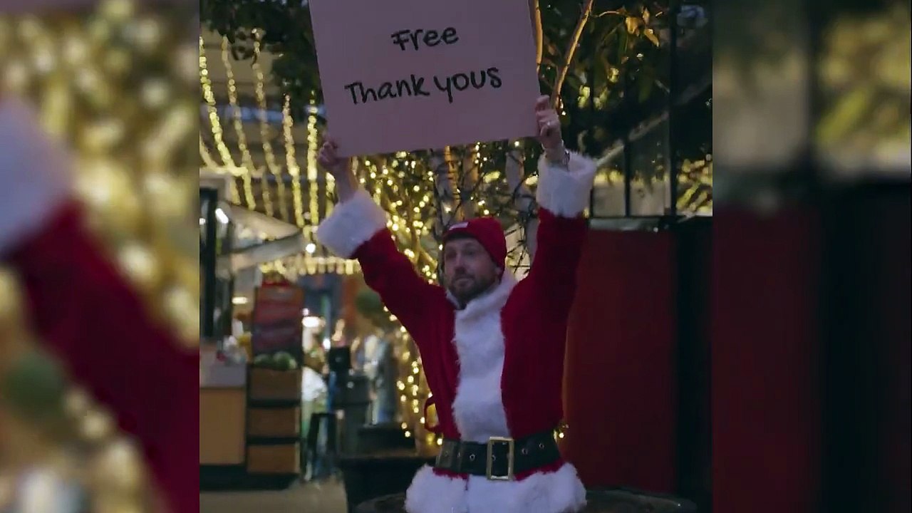 Sam Thompson and Pete Wicks offer Londoners free hugs