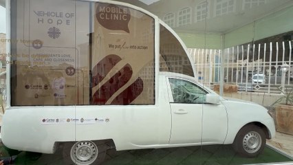 Papamóvil de Francisco llega a Belén como clínica pero Israel no permite que entre en Gaza