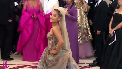 Machine Gun Kelly Calls Out Megan Fox Over Her Lock Screen Photo Plus Billie Eilish opens up!