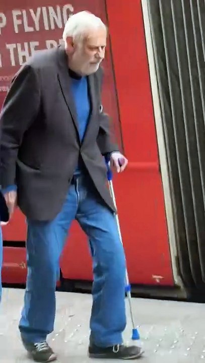 Le Manifest - 🇫🇷🇨🇭 EN IMAGES | L’acteur franco-suisse Jean-Luc Bideau, alias docteur Strauss dans "H", a été aperçu à Genève.