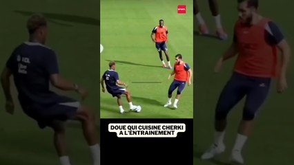 Doue qui cuisine Cherki a l’entrainement #football #ligue1 #edf