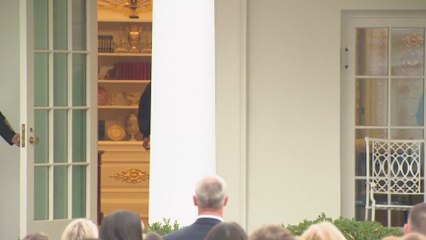 Trump Leads Melania With Old-School Charm in Formal Entrance