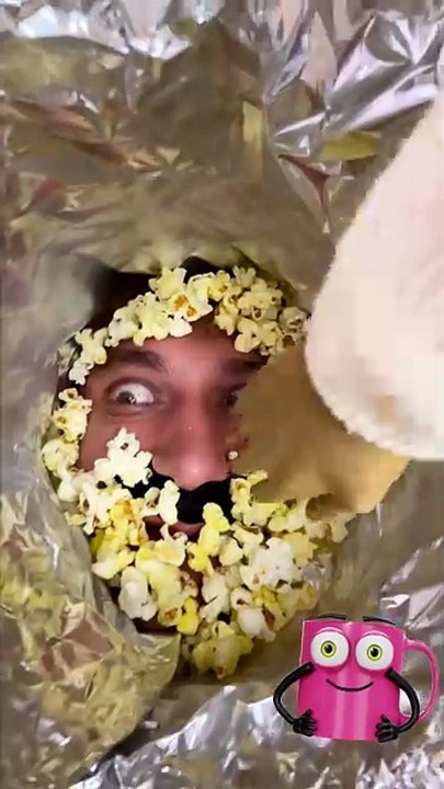 Popcorn from a straightener?! We actually did it 🤯🍿🔥 #crazyhack