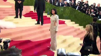 James Charles Reveals Private Messages With Kylie Jenner & Kim Kardashian