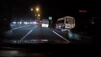 TEM’de faciadan dönüldü! Makas atan sürücü takla atıp kamyonete çarptı