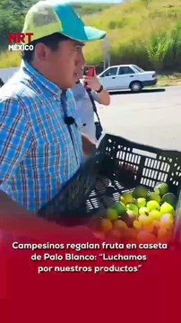 🍉 En medio de su protesta, campesinos regalaron fruta a las personas afectadas en la caseta de Palo Blanco, asegurando: “Estamos luchando por nuestros productos, por buenos precios”.