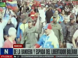 Féminas revolucionarias marchan unidas en defensa de la patria