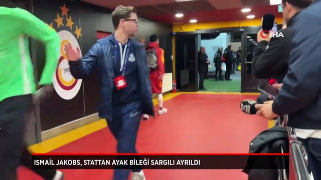 Ismail Jakobs, stattan ayak bileği sargılı ayrıldı