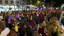 Miles de mujeres alzan la voz contra la violencia machista y el negacionismo