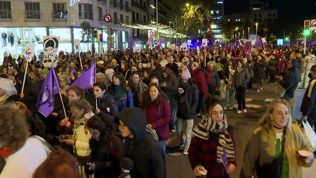 Miles de mujeres alzan la voz contra la violencia machista y el negacionismo