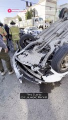 🚨 Un choque en cadena en pleno centro de Durango volcó un taxi y dejó personas lesionadas 🤕💥