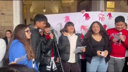 «Scusaci donna»: l'emozionante canzone scritta dagli studenti di una terza media di Roma contro la violenza