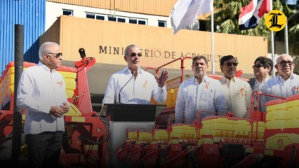 Abinader entrega maquinarias para reducir la mano de obra extrajera en el campo