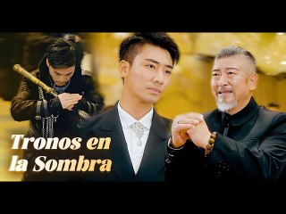 Felix Young, conocido como el Supremo, apoya a su esposa a escondidas.