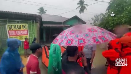 Endonezya'da heyelan böyle geldi!