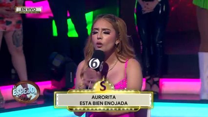 Aurora expone fuerte discusión en camerino con Roger el productor