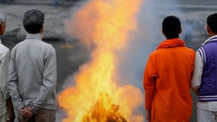 Garuda Purana: क्या महिलाएं कर सकती हैं अंतिम संस्कार?