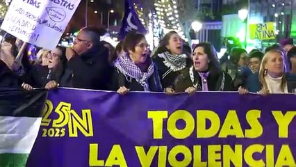 Tausende demonstrieren in Madrid gegen Gewalt an Frauen in Spanien