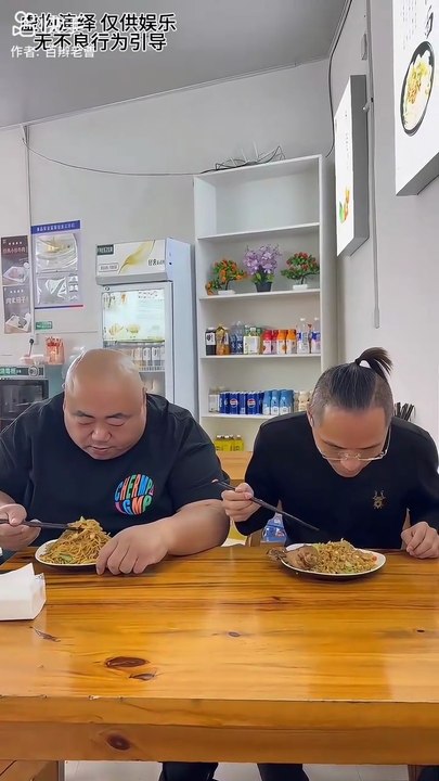 Eating food 😋 😌