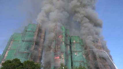 Hong Kong : les images impressionnantes d'un incendie d'immeubles