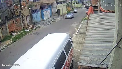 Menor é baleado e apreendido após tentativa de assalto a PM