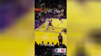 Lakers - LeBron James fait le show dans la victoire contre les Clippers