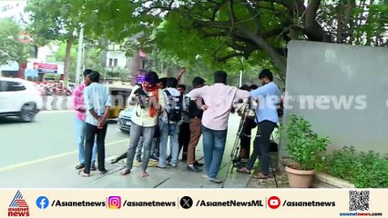 AIADMK യിൽ നിന്ന് പുറത്താക്കിയ സെങ്കോട്ടയ്യൻ വിജയ്‍യുടെ വീട്ടിൽ