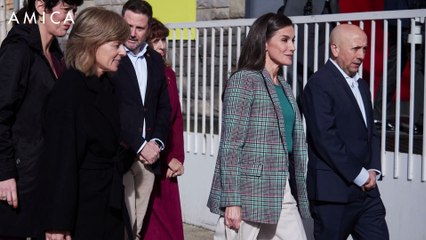 Da Letizia di Spagna, il look cozy-chic per indossare i pantaloni bianchi d'inverno