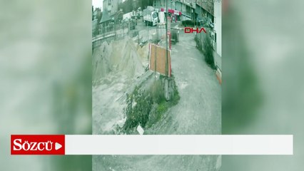 Esenyurt’ta yükü kayan kamyon devrildi