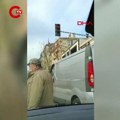 Ümraniye'de yol verme tartışması kamerada