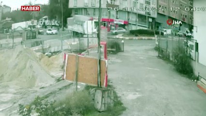 Virajı alamadı, tonlarca yükle yan yattı: O anlar kamerada