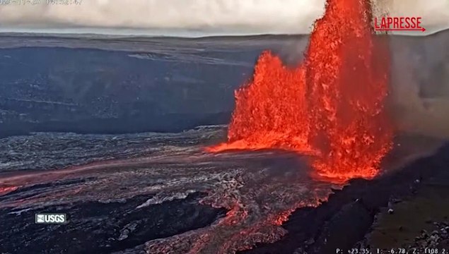 Hawaii, la spettacolare eruzione del vulcano Kilauea: fontane di lava alte 120 metri
