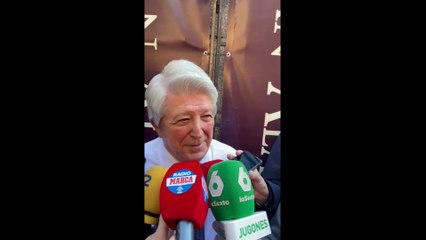 Enrique Cerezo habla a los medios de comunicación