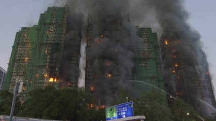 홍콩 아파트단지 대형 화재...최소 13명 사망 / YTN