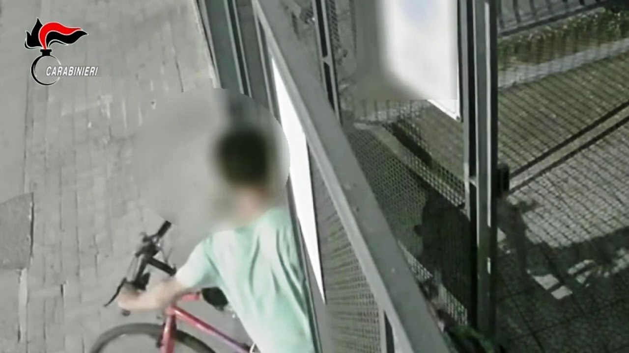 Catania, ruba una bici e fugge con un carrello della spesa: denunciato (26.11.25)