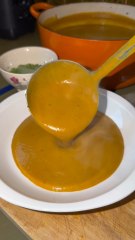 SOUPE SÉRIE (épisode 3) Velouté de courge (bleue de Hongrie) et châtaigne. Chèvre chaud à la poitrine fumée. Parfait pour un repas du soir, pas trop riche et blindé de saveur !